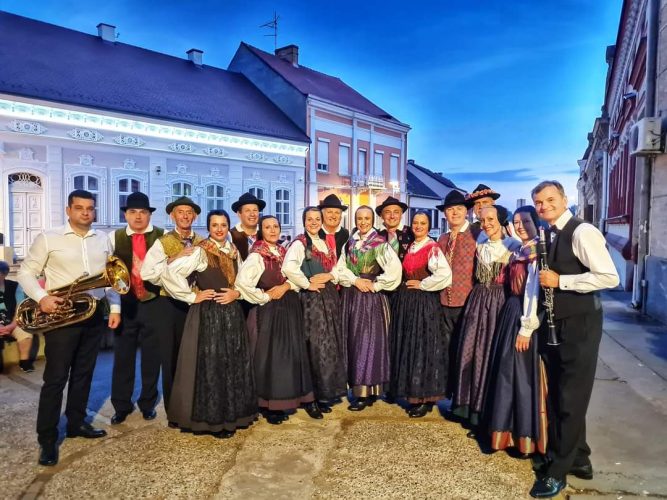 COF FOLKLORE GROUP