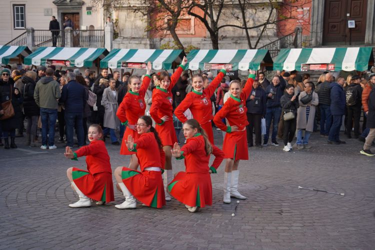 KUD ANSAMBEL LJUBLJANSKIH MAŽORET
