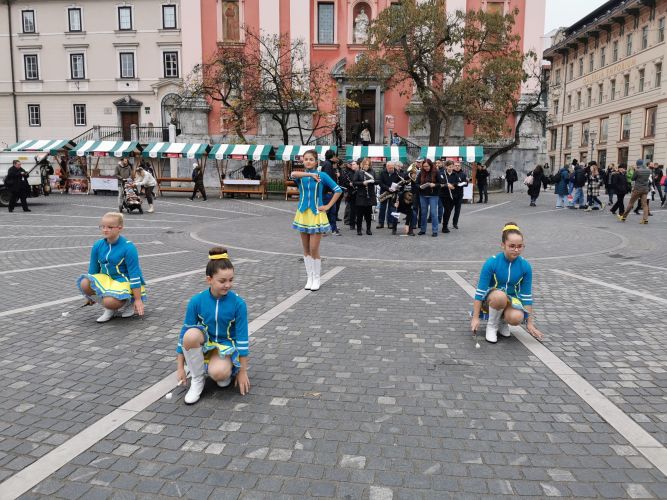 MAŽORETNO PLESNA SKUPINA KUD-A PRIMOŽ TRUBAR VELIKE LAŠČE